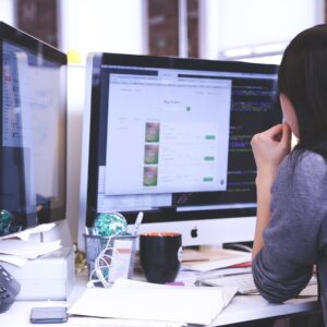 VDC_Outils d’analyse de données (Google Analytics, SEMrush), ajustement continu des stratégies, veille concurrentielle.